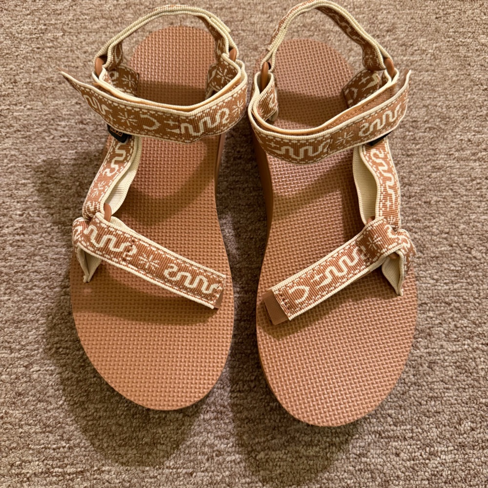 Teva Flatform Universal Sandal - Bandana Lion
